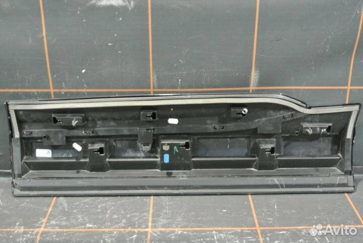 Молдинг задней двери правый - Audi Q7 4M