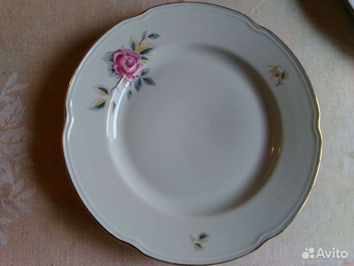 Столовый сервиз фарфоровый