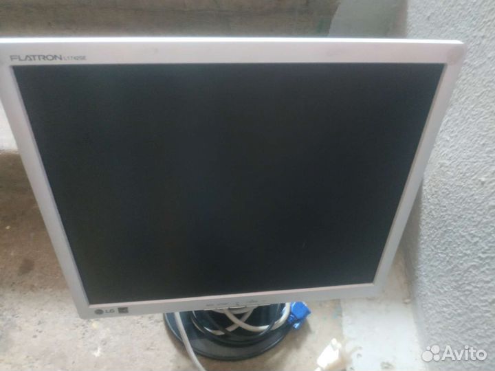 Монитор ЖК 17 дюймов