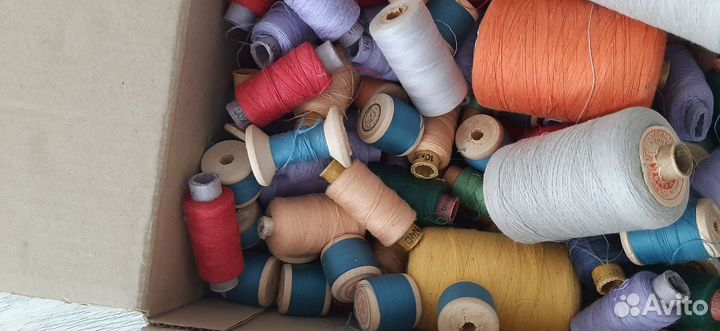 Нитки коробкой