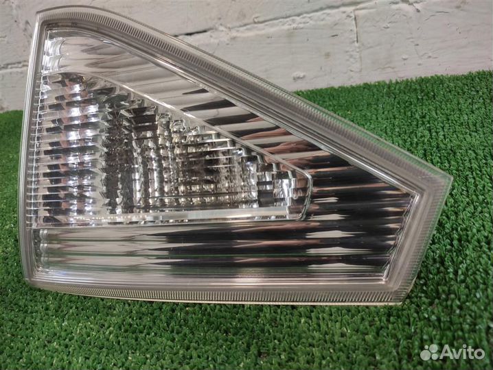 Фонарь задний внутренний правый Subaru Impreza GE