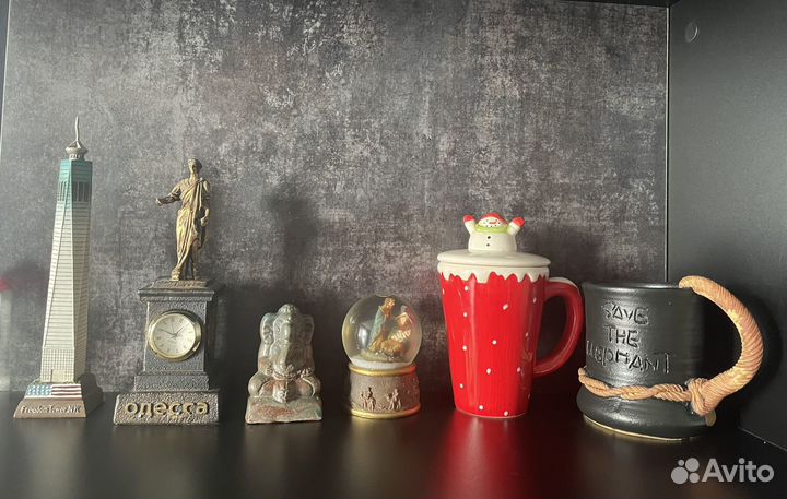 Сувенирные статуэтки и кружки