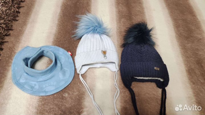 Шапочки для новорожденного+манишка