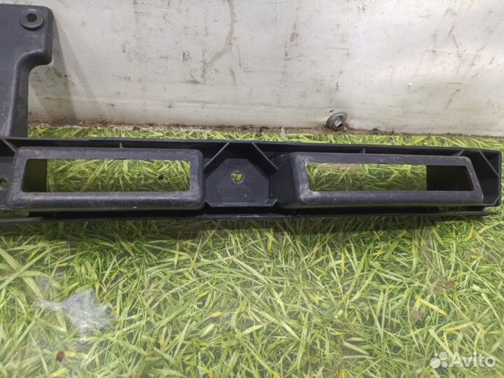 Крепление бампера заднее Ford Focus 2 седан 1.6