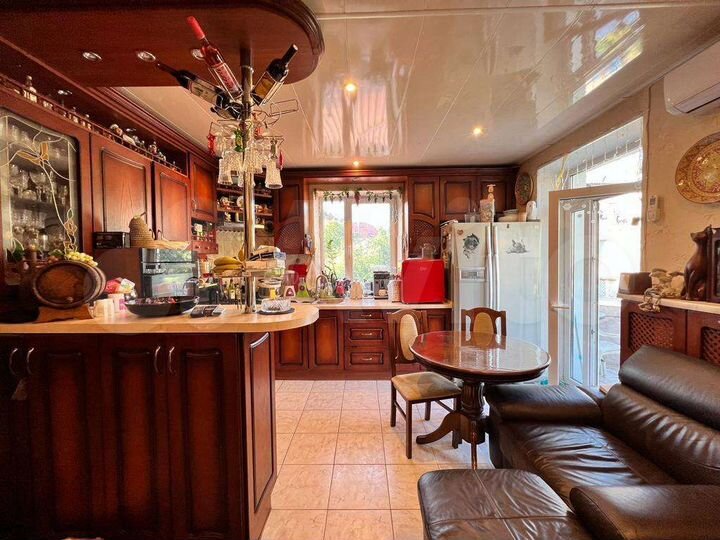 4-к. квартира, 93 м², 2/2 эт.