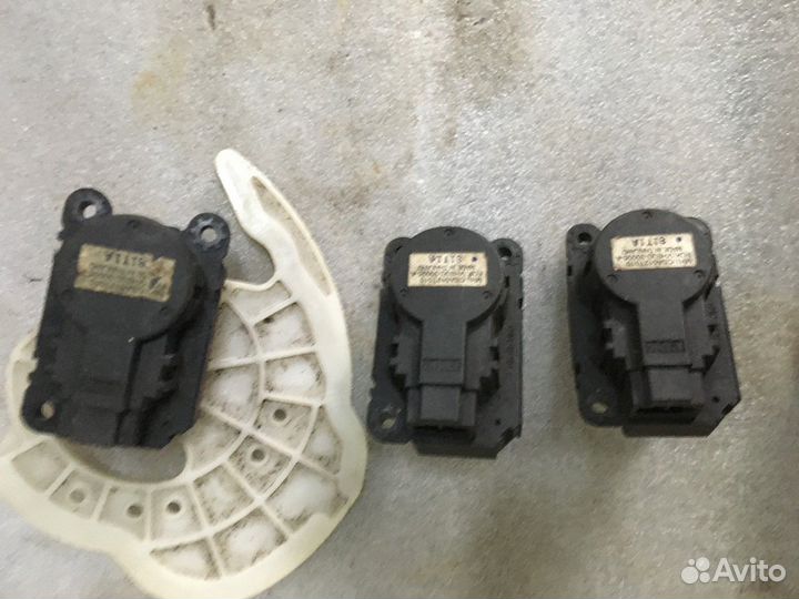 Моторчик привода заслонок отопителя