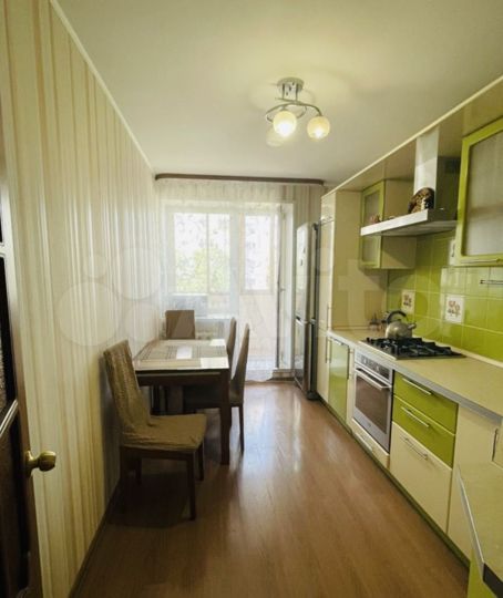 2-к. квартира, 57 м², 4/10 эт.