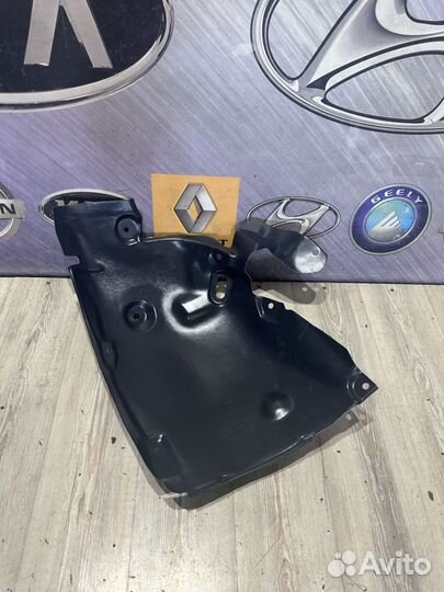 Подкрылок передний Renault megane 3 Лев