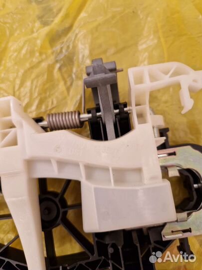 Скелет задней ручки двери VAG 7H0843351E