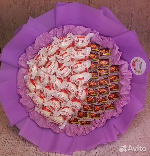 Букет из конфет рафаэлло. Сладкий подарок, love is