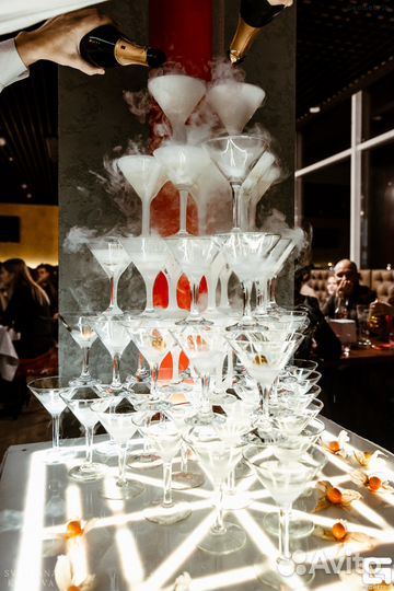 Пирамида Горка Шампанского из Бокалов