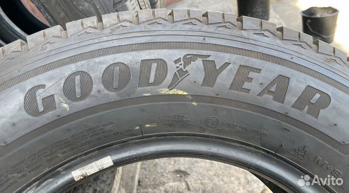 Goodyear Vector 4Seasons Cargo 235/65 R16C