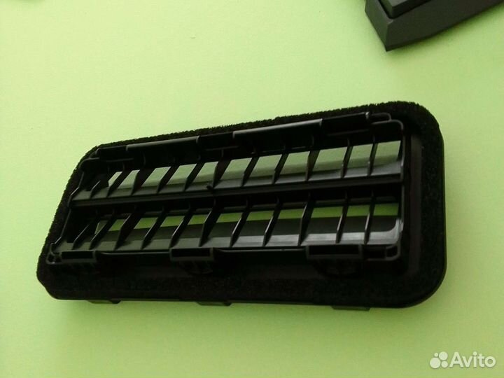 Решетка вентилиционная задняя Kia Rio 4