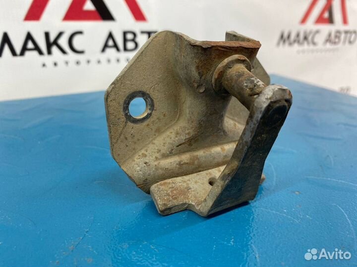 Б/У Ответная часть замка багажника задний Toyota