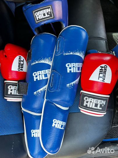 Комплект для боевых искусств(перчатки, футы, шлем)