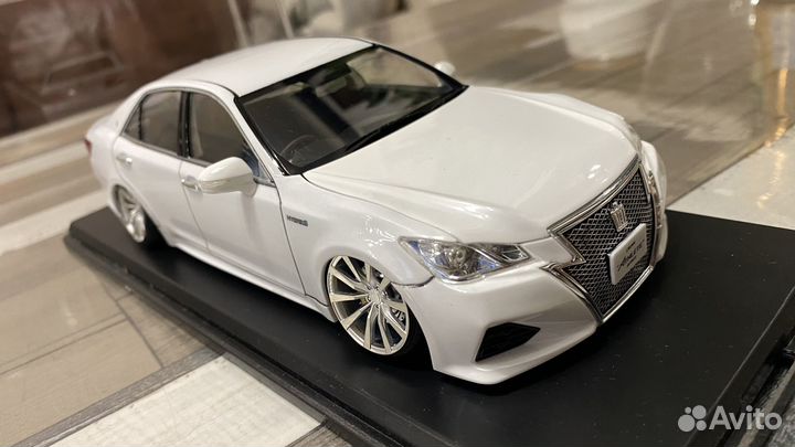 Toyota Crown Hibrid 1/24 Модель