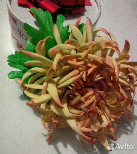 Брошь,хризантема