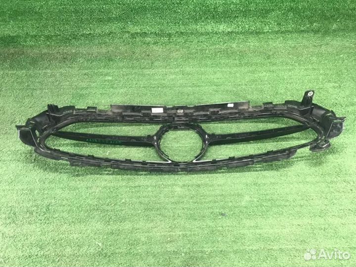 Накладка на решетку радиатора Mercedes-Benz E-Clas