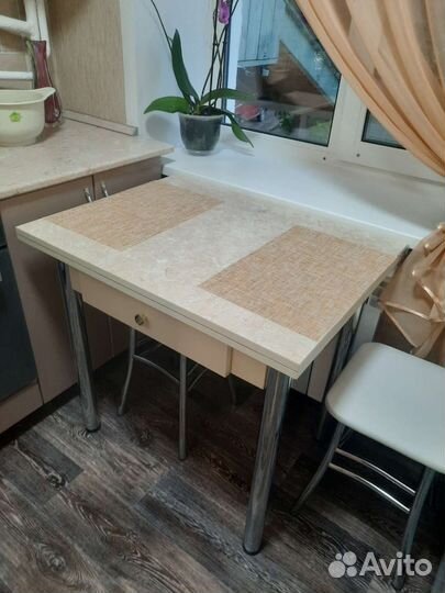 Кухонный стол