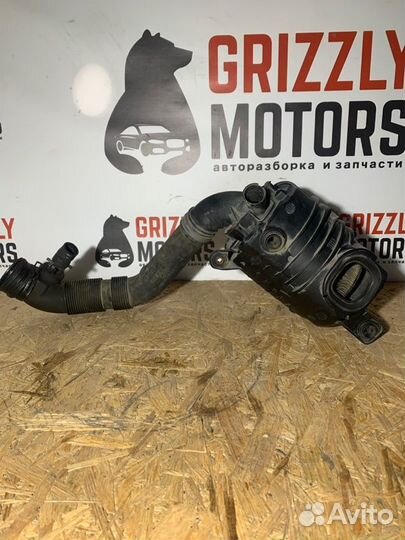 Корпус воздушного фильтра Volkswagen Golf 1K BSE