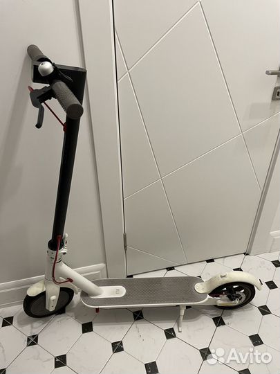 Электросамокат Xiaomi Mi Electric Scooter 1S белый