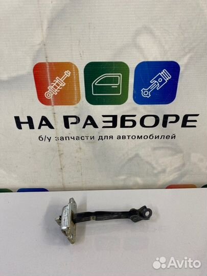 Ограничитель двери задний левый Hyundai Solaris RB