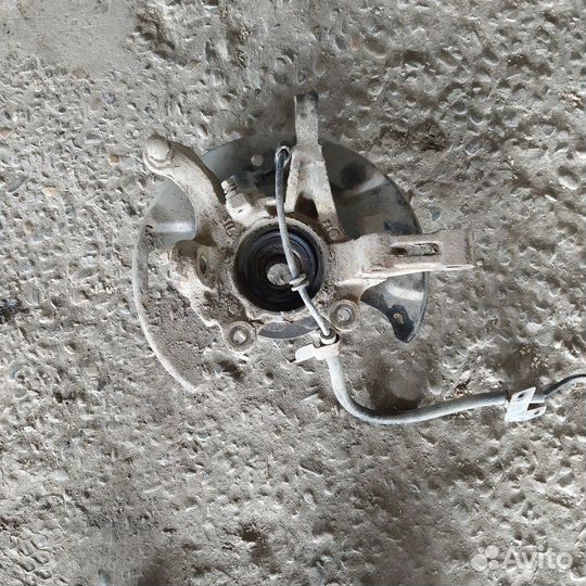 Кулак поворотный передний правый Nissan Cefiro 32