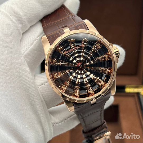 Часы Roger Dubuis