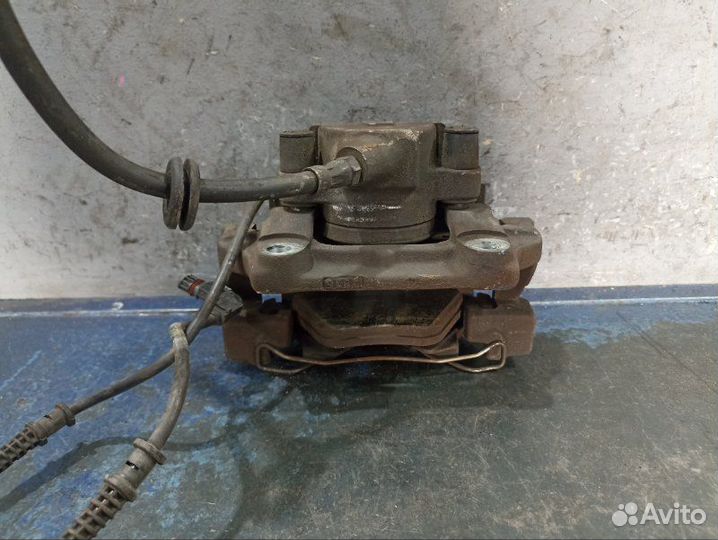 Суппорт передний левый Chrysler Crossfire