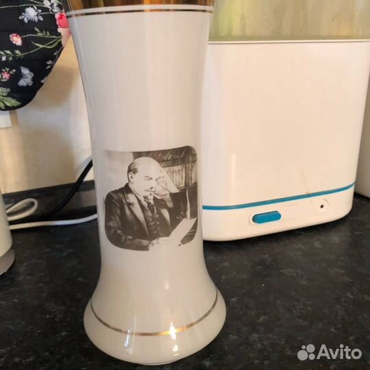 Ваза Ленин молочное стекло СССР