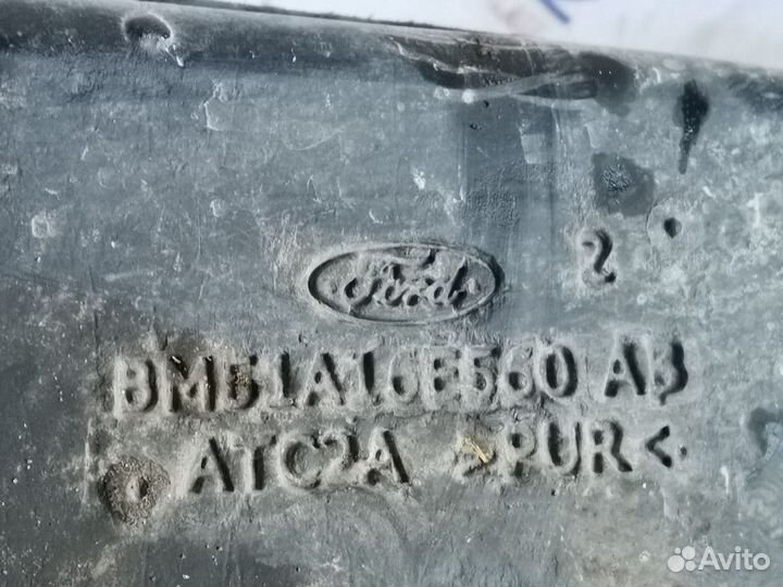 Пыльник правого крыла Ford Focus 3