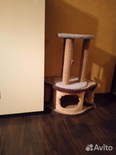 Домик для кошки с когтеточкой бу