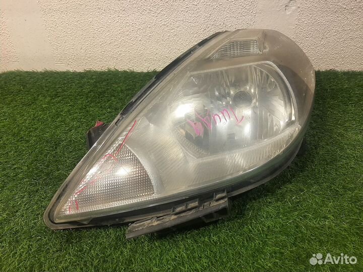 Фара левая на Nissan Tiida C11