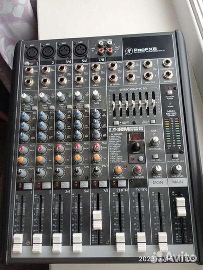 Микшерный пульт Mackie profx8