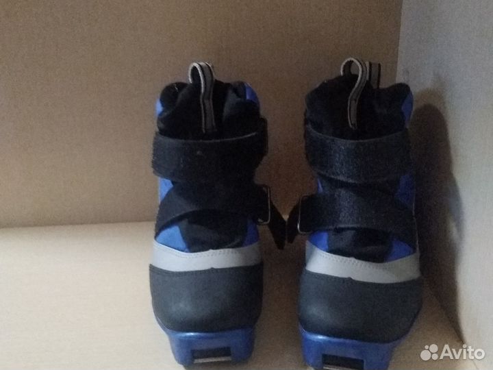 Ботинки лыжные на мальчика 35 размер