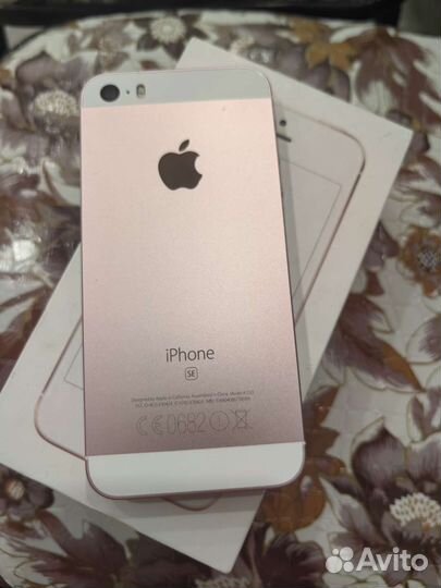 Телефон iPhone 5SE