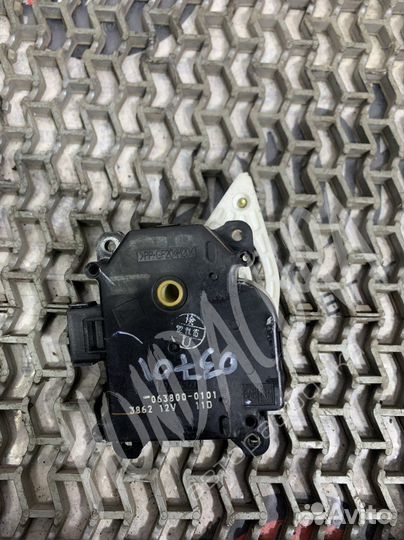 Моторчик заслонки печки Honda Accord 063800-0101