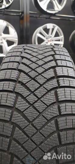 Pirelli Ice Zero FR 215/60 R17