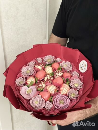 Клубника в шоколаде подарок из шоколада