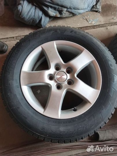 Pirelli Ice Zero 215/60 R16 99T