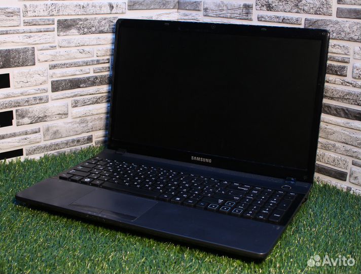 Игровой ноутбук Samsung i5/6gb/ssd256gb/gt520mx