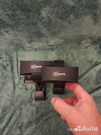 Кронштейн для акустики Vogels VLB 200 Black