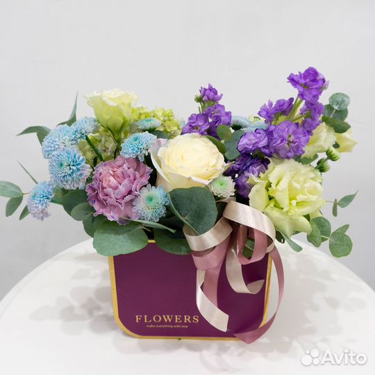 Композиция сотруднице Живые цветы