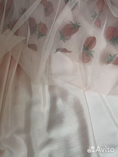 Платье для девочки клубничка 152