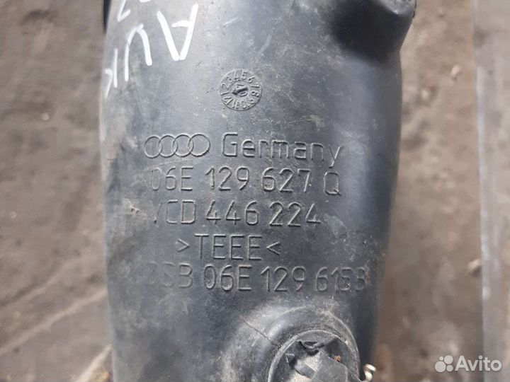 Патрубок воздушный Audi A4 B7 3.2 FSI