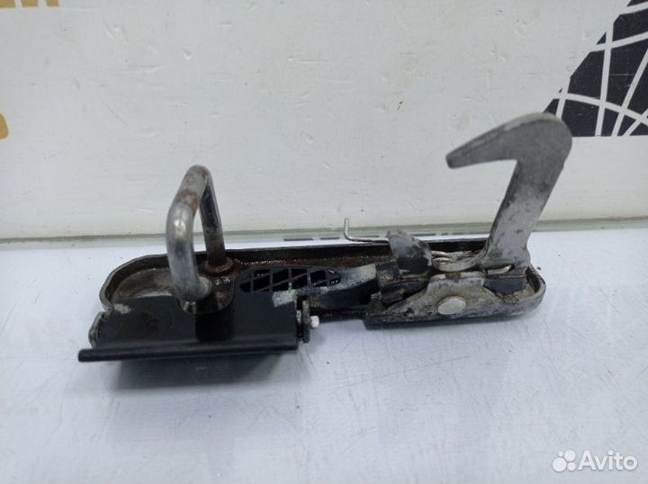 Крюк замка капота Volkswagen Passat B7 362