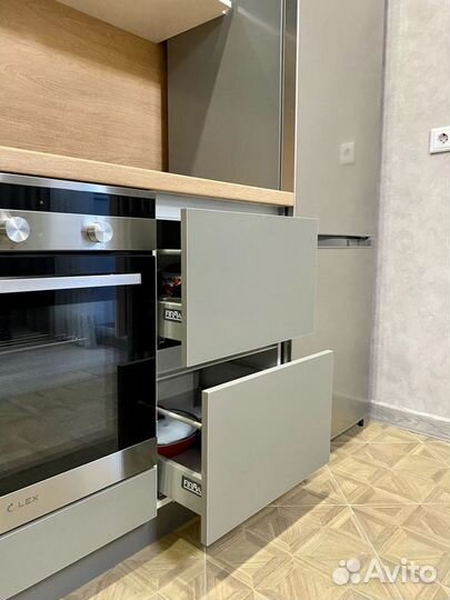 Кухонный гарнитур без ручек.Рассрочка