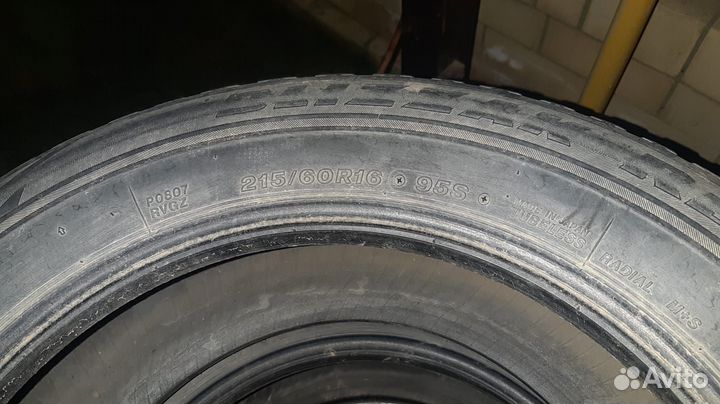 Bridgestone Blizzak Revo GZ 215/60 R16