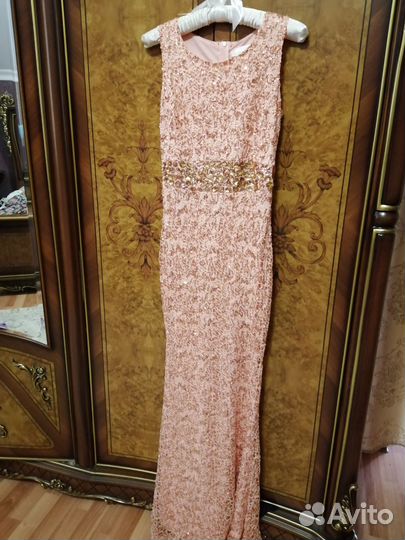 Вечернее платье в пол 42