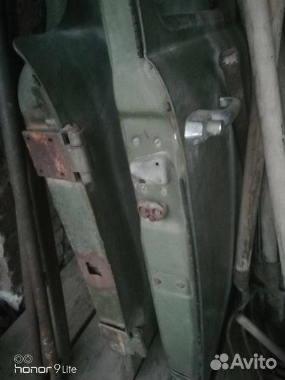 Двери на ЗИЛ 130 б/у, цвет хаки